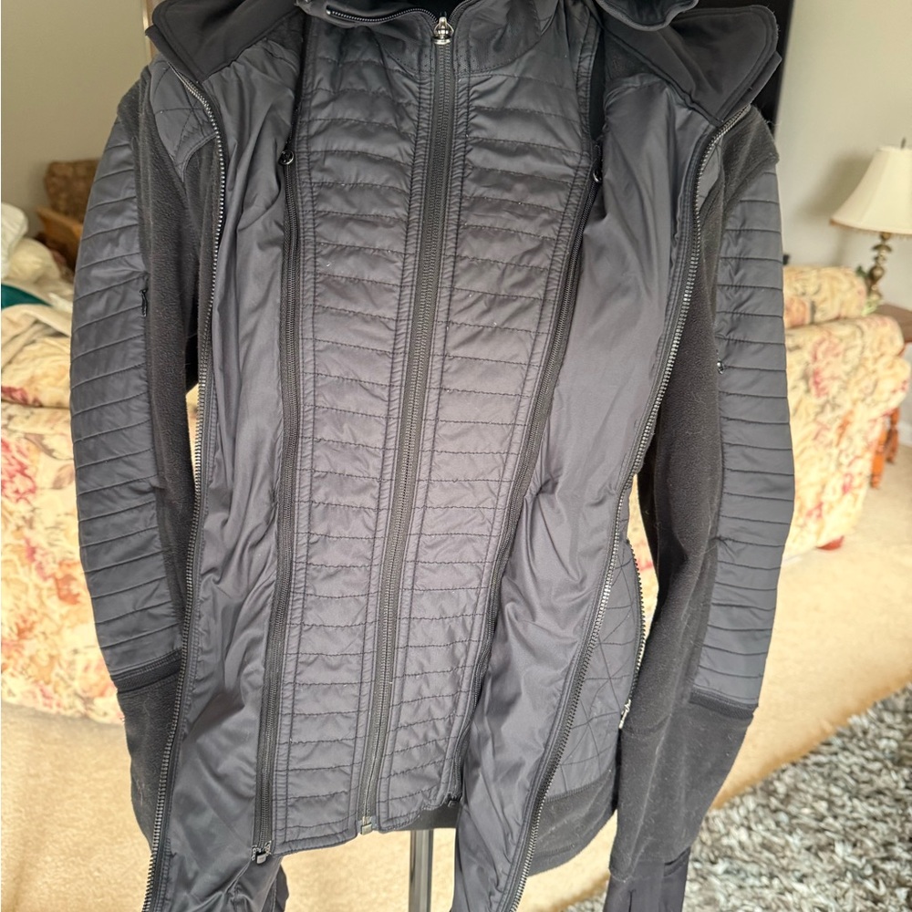 Lululemon Fleecy Keen Jacket. Solid Black. Size 10 - image 2